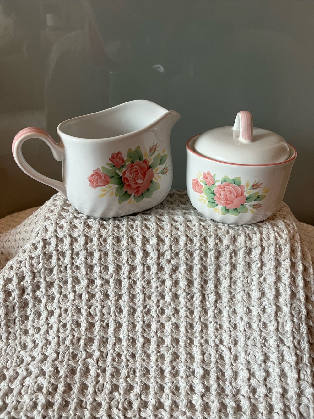Corelle coordinates  ELEGANT ROSE Ceramic Creamer& Sugar Bowl Set - Pink Rose422
